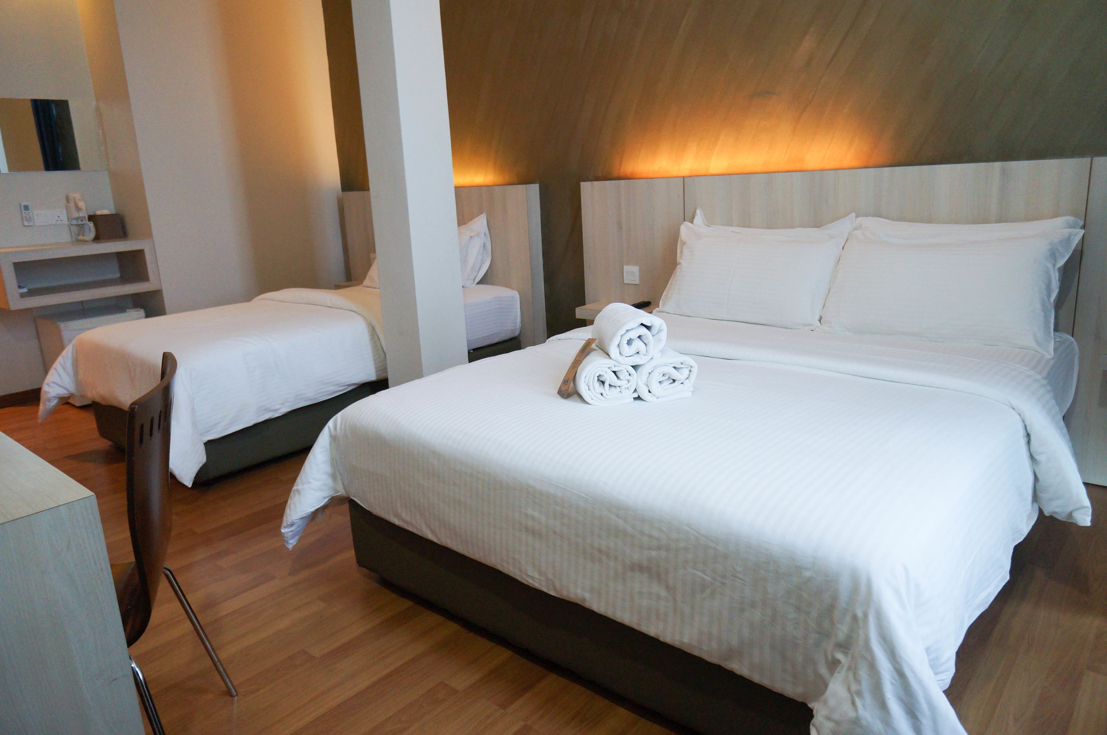 deluxe double room | desk, iron/ironing board, free wifi, bed sheets