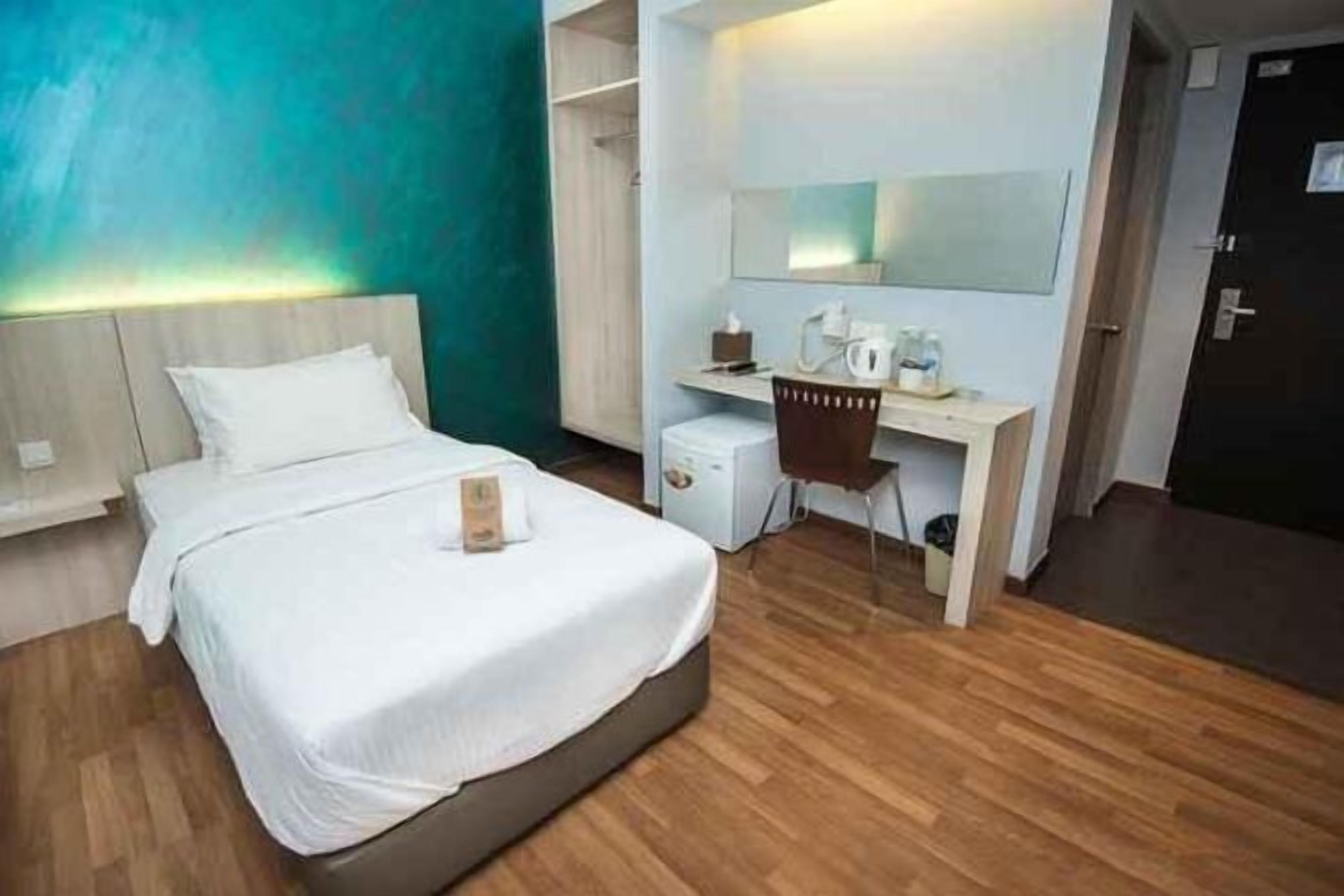 Bureau, fer et planche à repasser, Wi-Fi gratuit, draps fournis