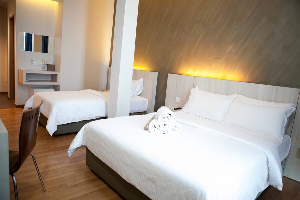 deluxe double room | desk, iron/ironing board, free wifi, bed sheets