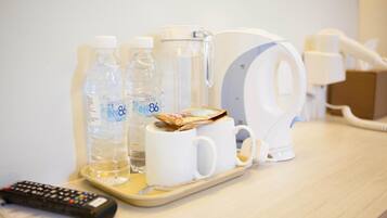 Coffee/tea maker, electric kettle