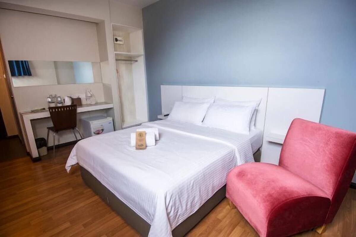 1 bedroom, desk, iron/ironing board, free WiFi