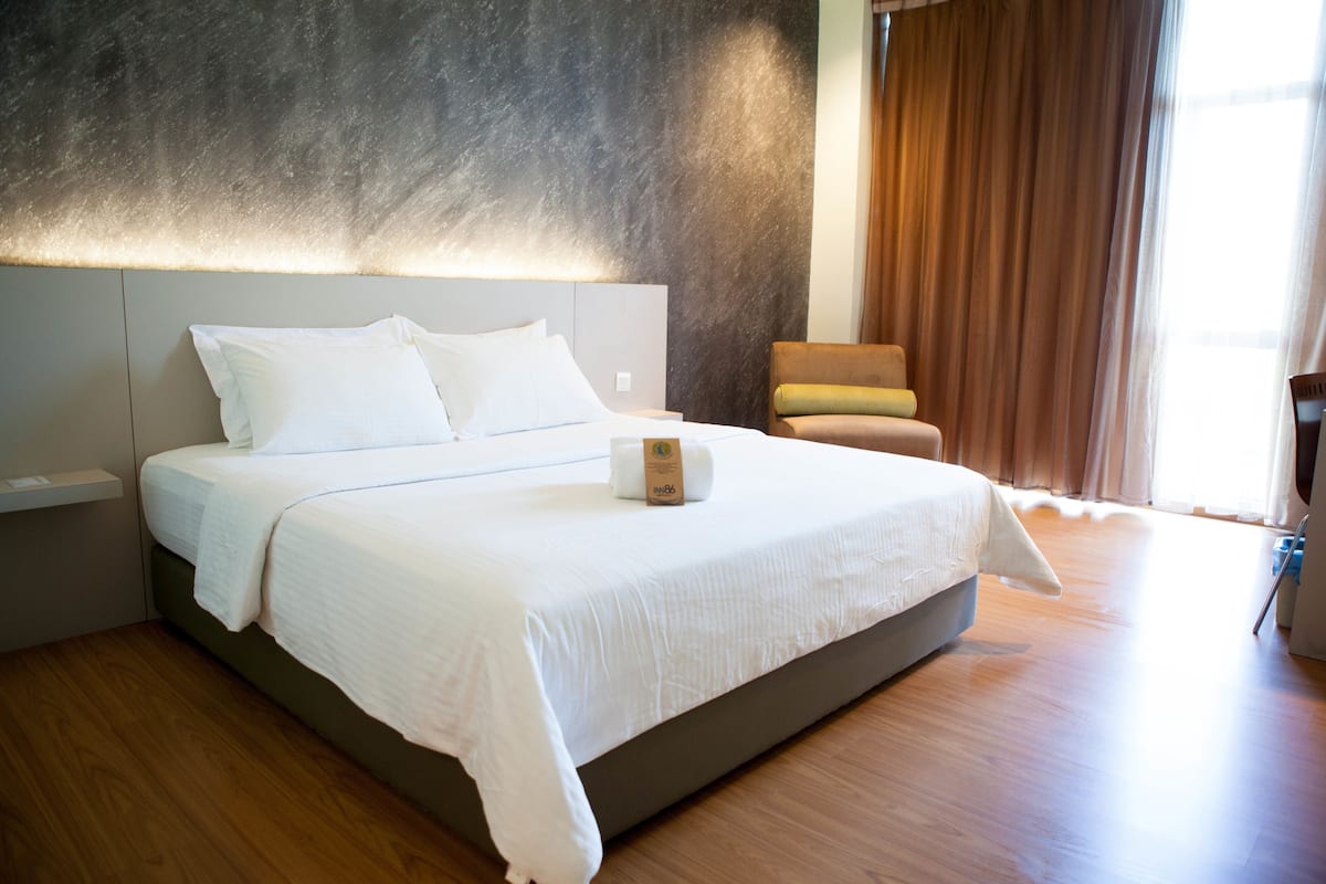 Standardzimmer, 1 King-Bett | Schreibtisch, Bügeleisen/Bügelbrett, kostenloses WLAN, Bettwäsche