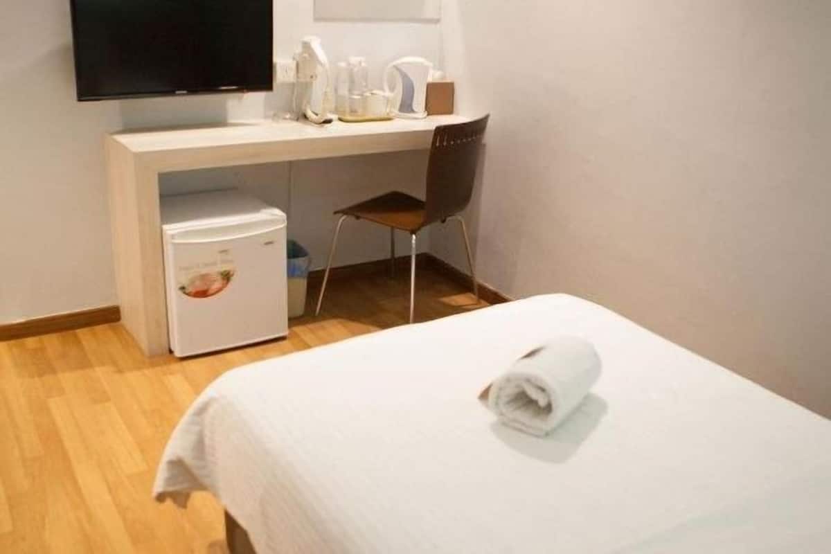 Schreibtisch, Bügeleisen/Bügelbrett, kostenloses WLAN, Bettwäsche