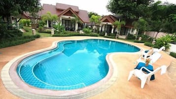 5 outdoor pools