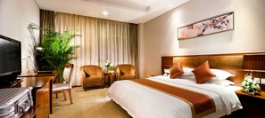 Deluxe Room | Minibar, in-room safe, desk, blackout curtains - Nanjing Expo Center Hotel (Nanjing)