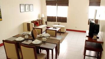 2 Bedrooms | Desk, free WiFi