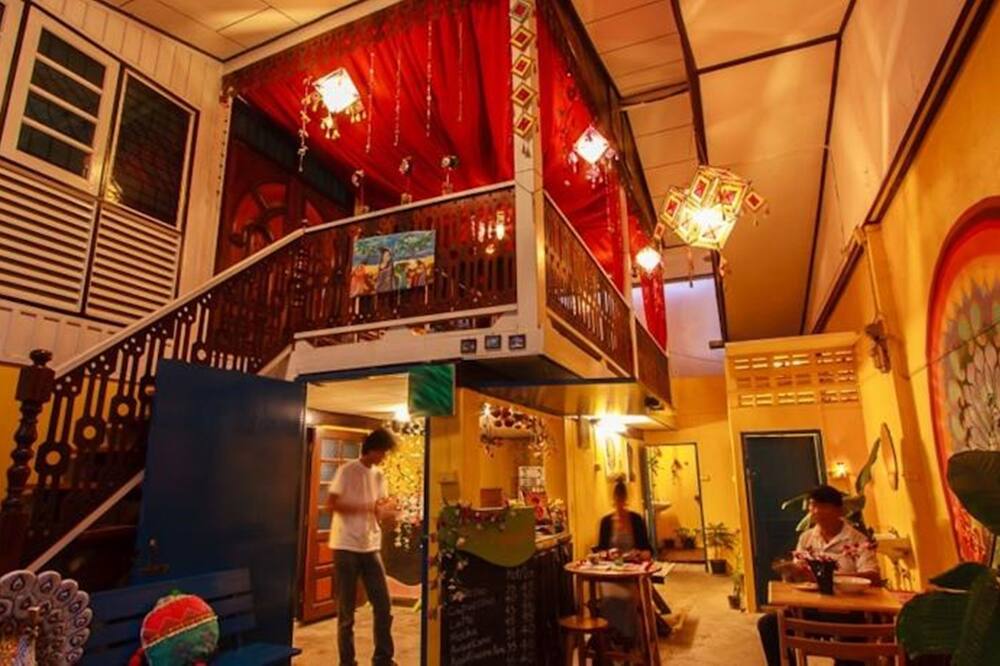 Chezmoi Handicraft & HomeStay