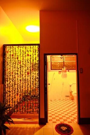 Standard Fan Room | Bathroom