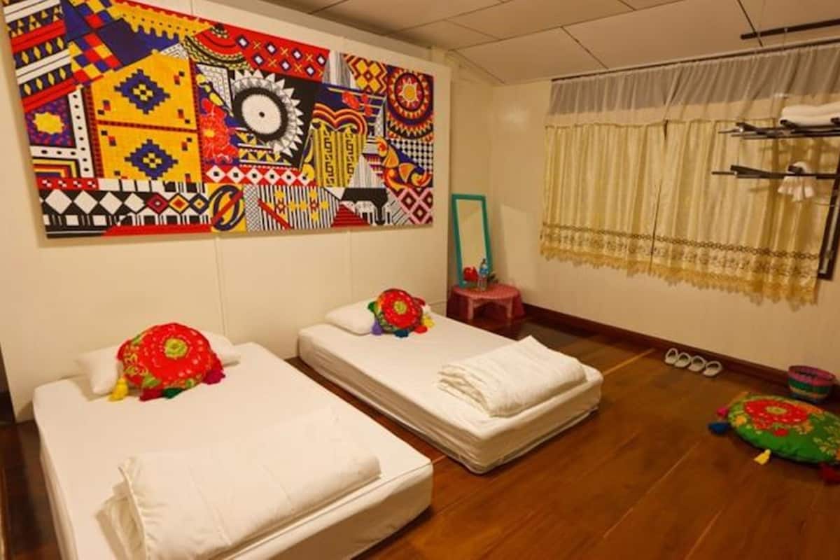Standard Air-Con Room | Free WiFi