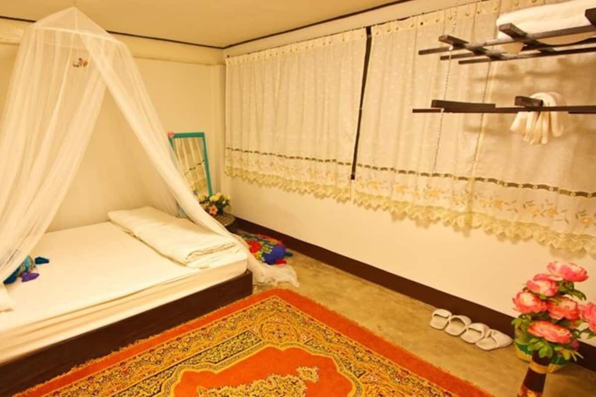 Standard Fan Room | Free WiFi
