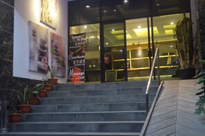 Property entrance - Hotel Mustika Gajah Mada (Jakarta)