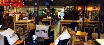 Norn Nung Len Cafe & Hostel