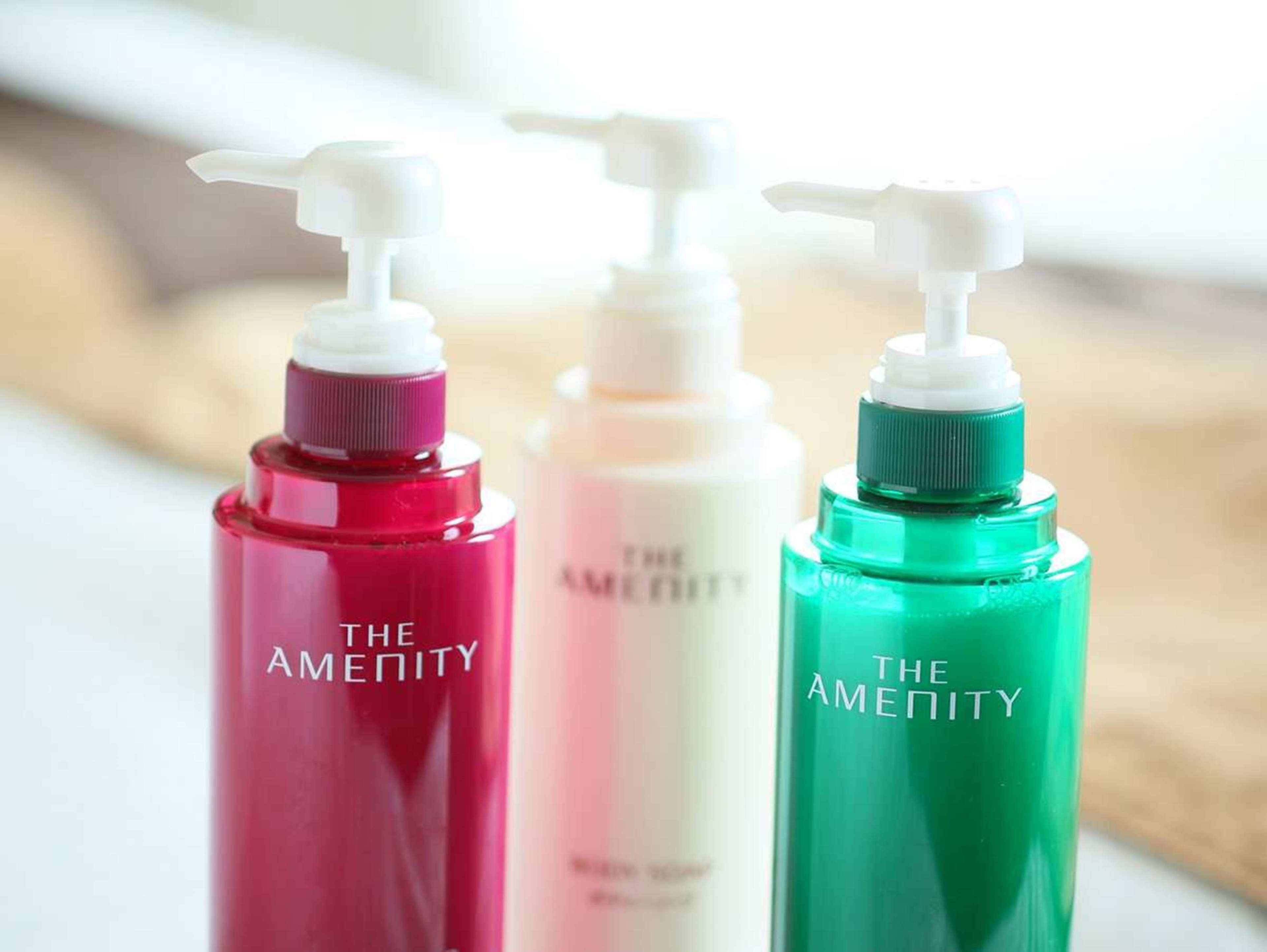 combined shower/bathtub, deep-soaking bathtub, free toiletries