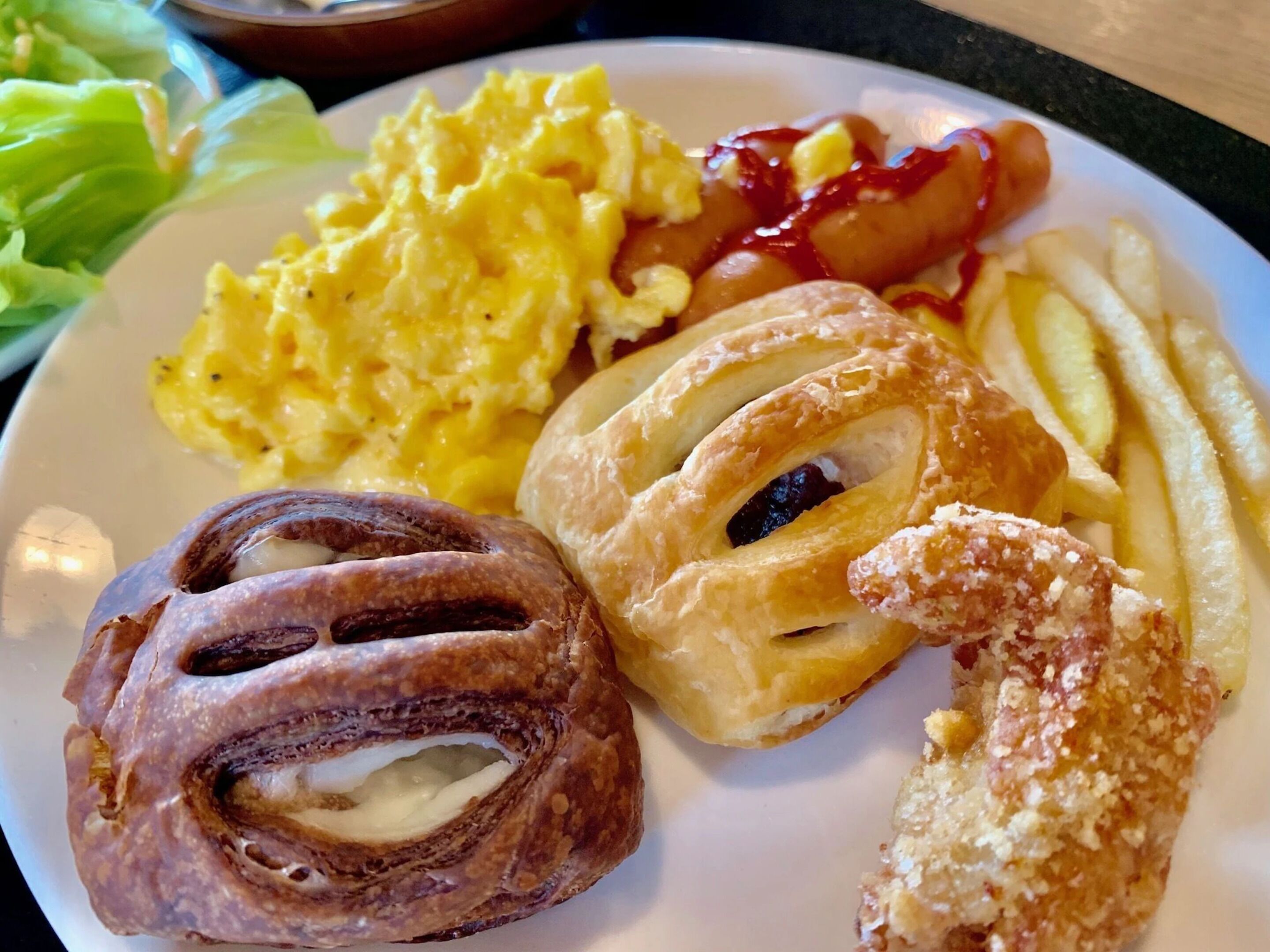 daily buffet breakfast (jpy 1600 per person)