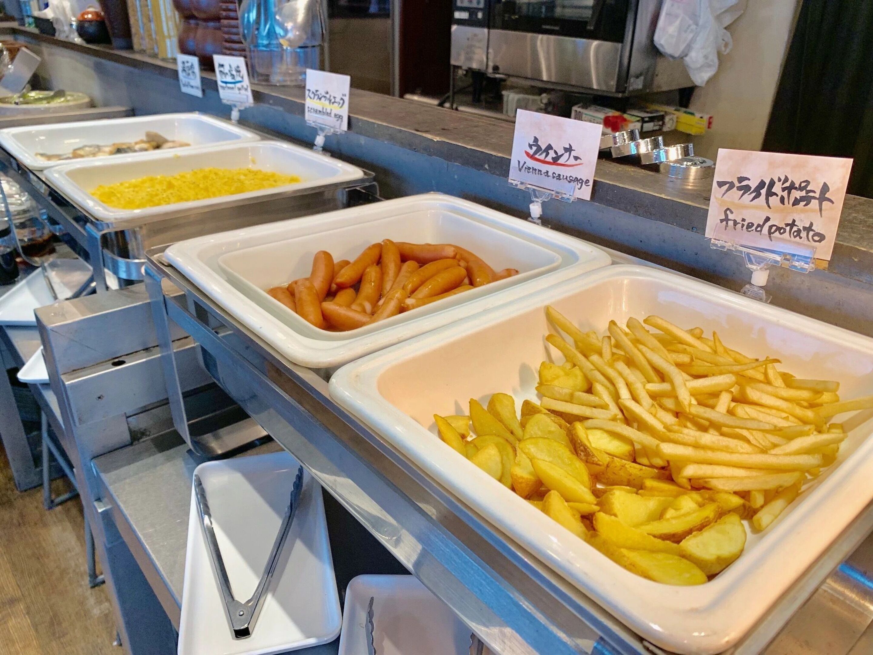 daily buffet breakfast (jpy 1600 per person)