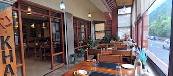Khamsum Inn