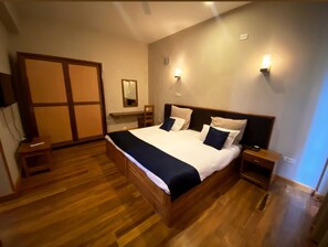 極品套房, 1 間臥室, 山景 | 迷你吧、書桌、折疊床/加床、免費無線上網