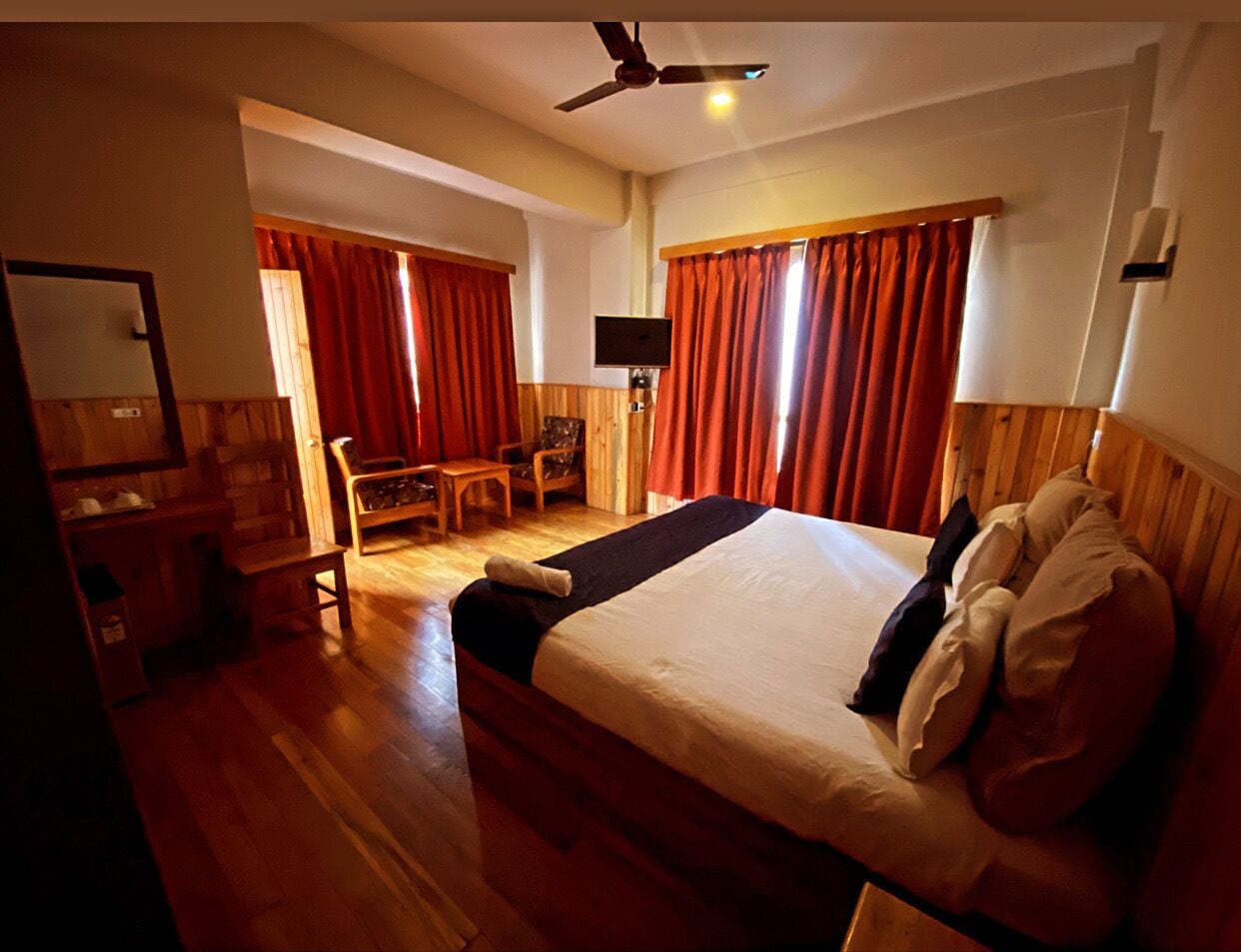 Deluxe Double or Twin Room | Minibar, desk, rollaway beds, free WiFi