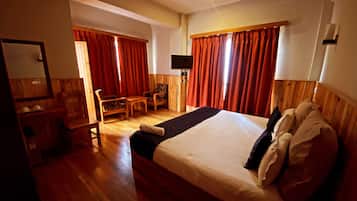 Deluxe Double or Twin Room | 1 bedroom, minibar, desk, rollaway beds