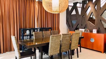 Daily continental breakfast (THB 460 per person)