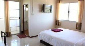 Economy-Doppelzimmer | Schreibtisch, Zustellbetten, kostenloses WLAN, Bettwäsche