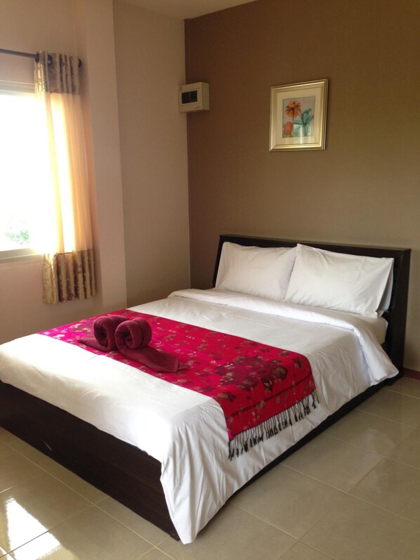 Desk, rollaway beds, free WiFi, bed sheets