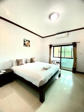 Superior Double Room, Non Smoking | Desk, blackout drapes, free WiFi, bed sheets