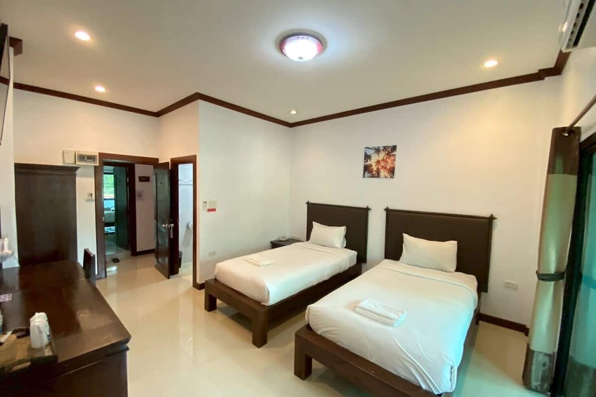 Superior Twin Room | 1 bedroom, desk, blackout drapes, free WiFi