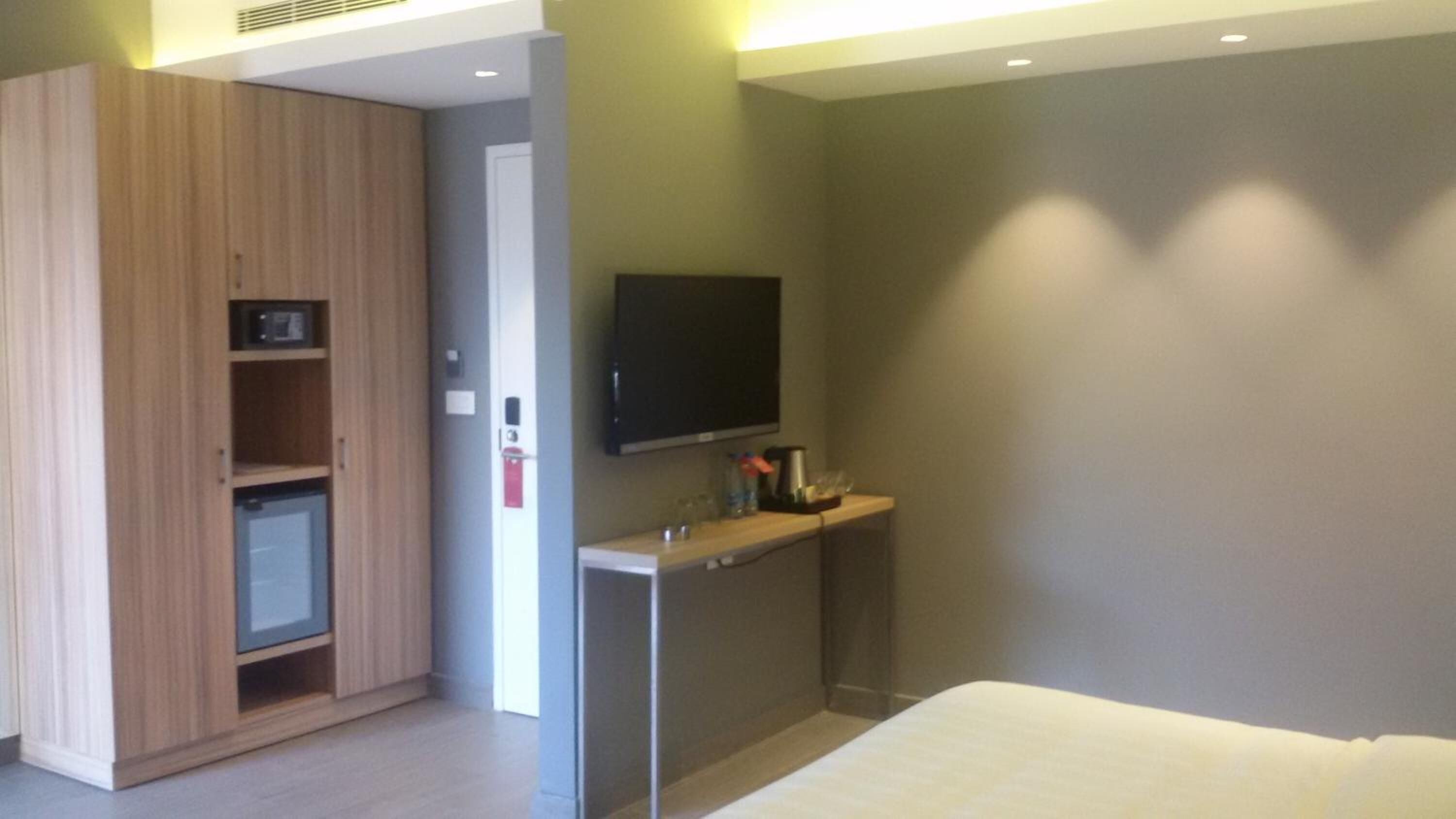 1 bedroom, minibar, in-room safe, blackout curtains