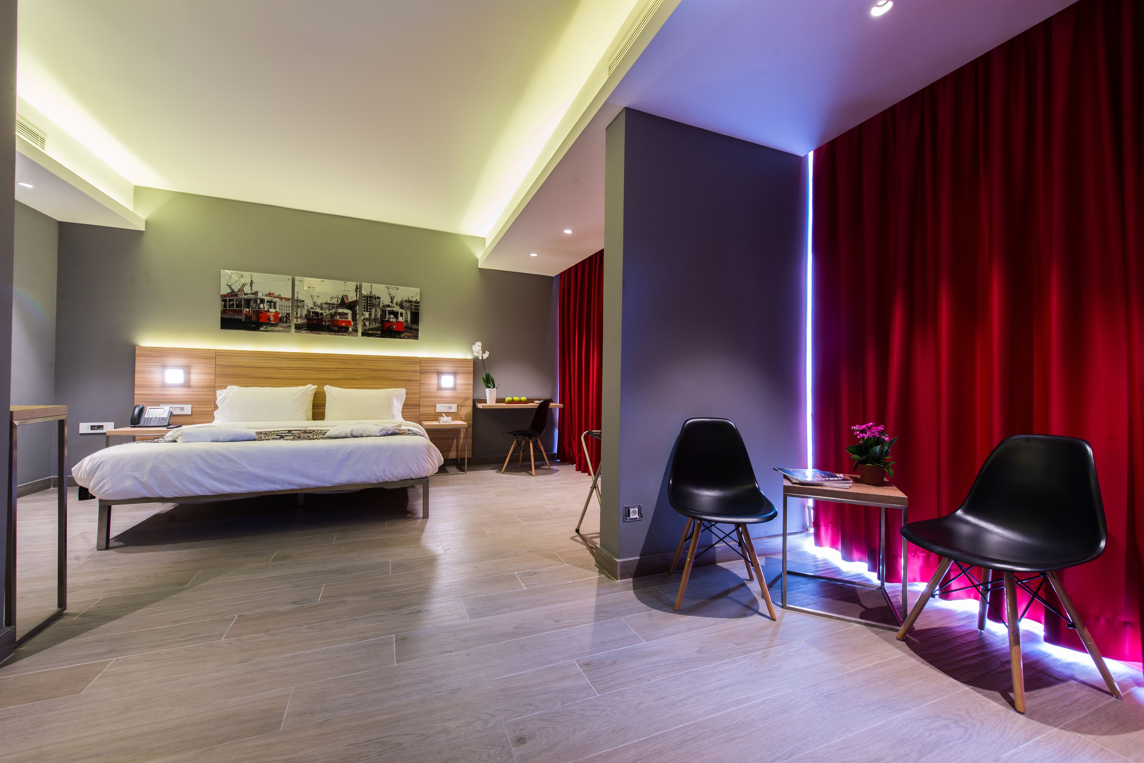 junior suite | 1 bedroom, minibar, in-room safe, blackout curtains