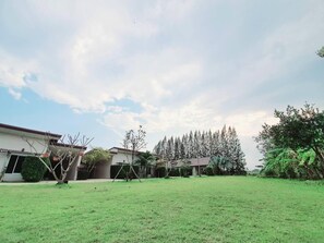 Property grounds - On Green Resort (Tha Yang)
