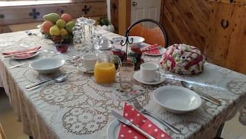 Desayuno continental (AUD 15 por persona)