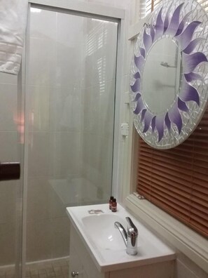 Bathroom - Sonjas Bed and Breakfast (Lightning Ridge)