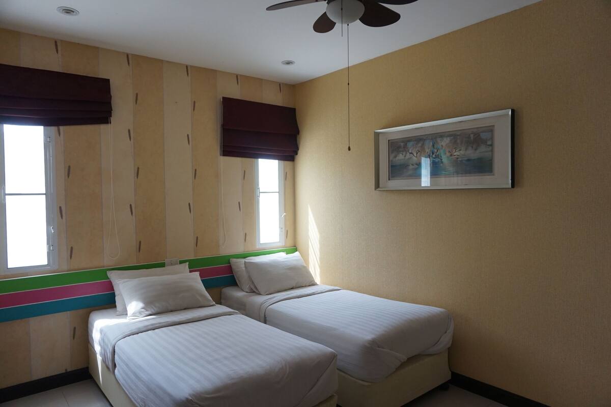 Standard Room | Desk, WiFi (free)