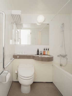 Articles de toilette (gratuits), séchoir à cheveux, pantoufles, bidet