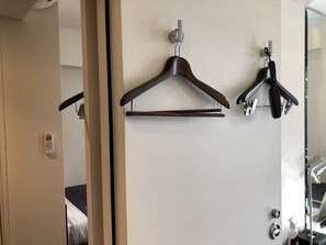 Hypo-allergenic bedding, desk, laptop workspace, soundproofing - Nesthotel alt. Meguro Station (Tokyo)