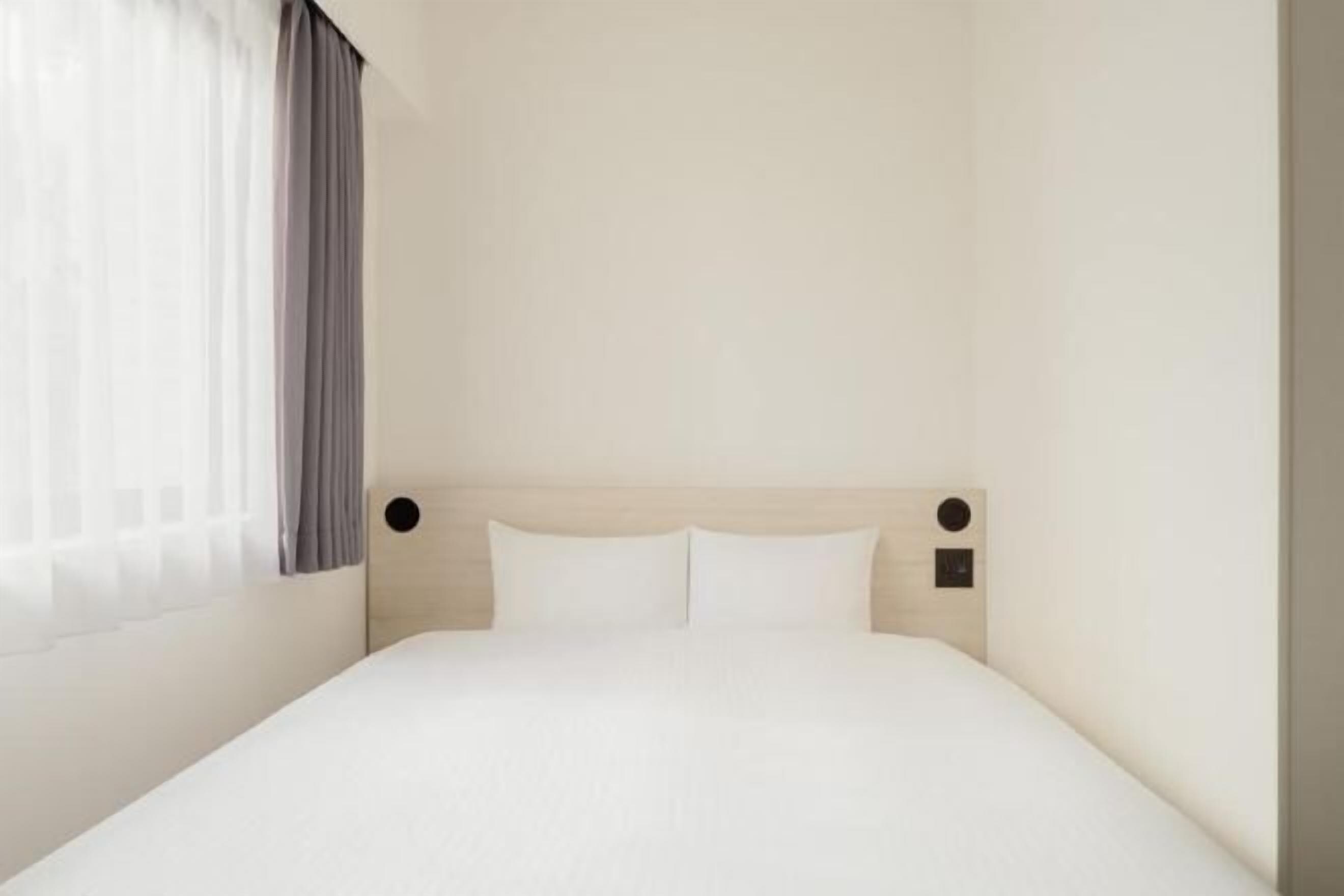 Hypo-allergenic bedding, desk, laptop workspace, blackout drapes