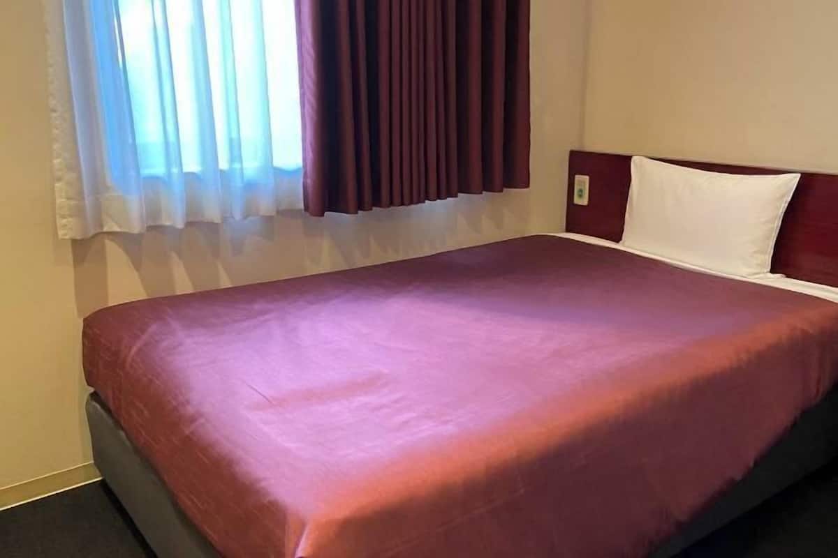 Hypo-allergenic bedding, desk, laptop workspace, soundproofing