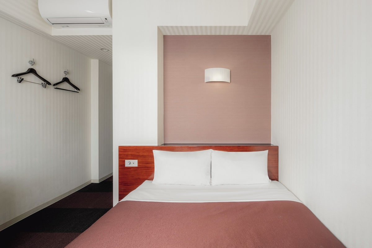 이코노미 더블룸, 금연 (1 Semi Double Bed) | 저자극성 침구, 책상, 노트북 작업 공간, 방음 설비