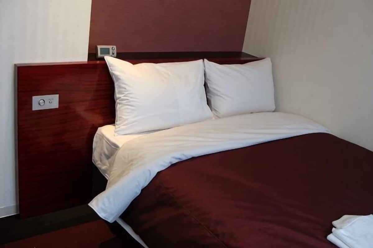 Hypo-allergenic bedding, desk, laptop workspace, soundproofing