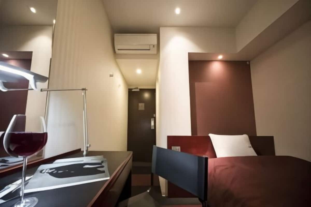 Hypo-allergenic bedding, desk, laptop workspace, soundproofing
