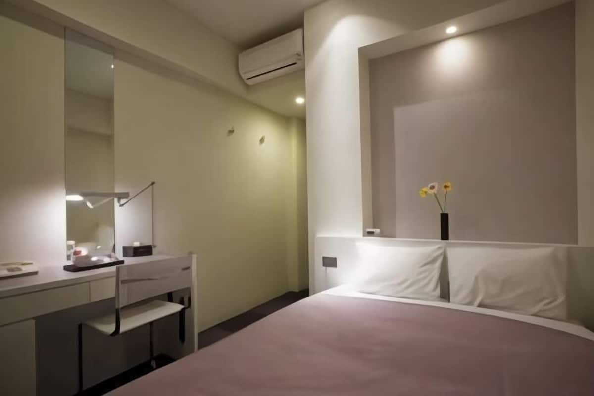 Hypo-allergenic bedding, desk, laptop workspace, soundproofing