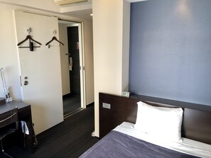 Hypo-allergenic bedding, desk, laptop workspace, soundproofing - Nesthotel alt. Meguro Station (Tokyo)