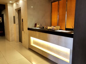 Reception - Nesthotel alt. Meguro Station (Tokyo)