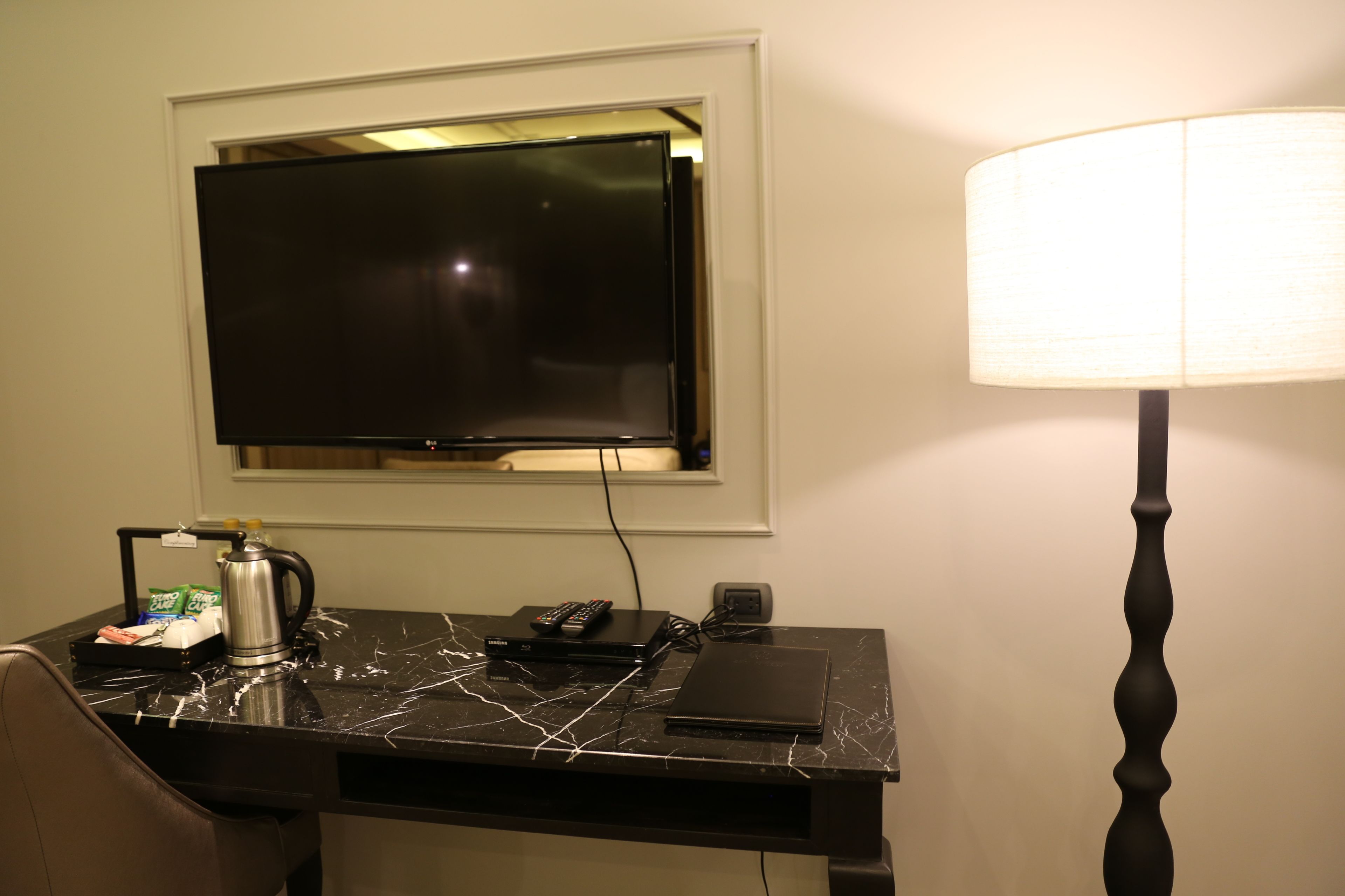 grand deluxe twin room | minibar, in-room safe, desk, free cots/infant beds