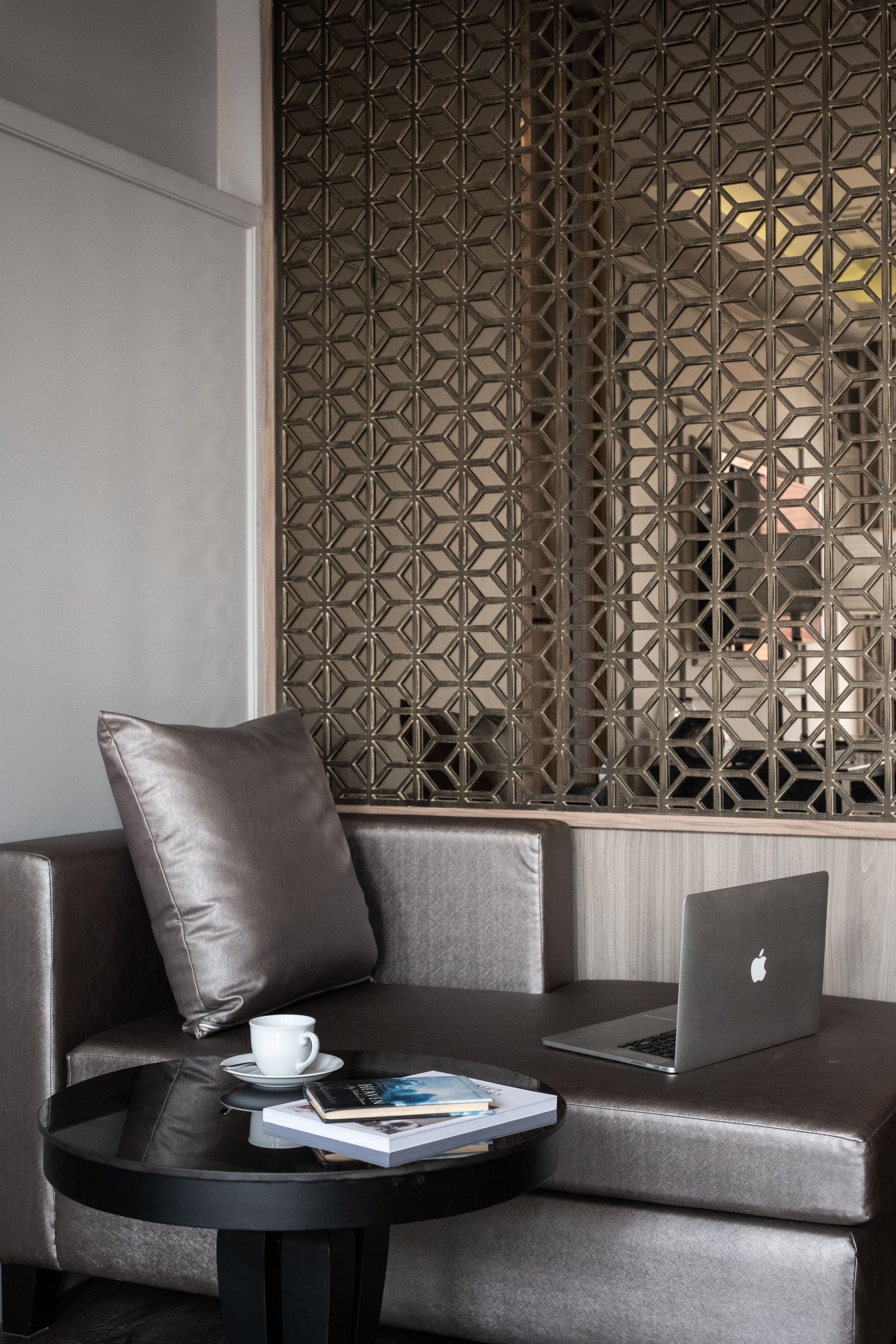 43-inch flat-screen tv with cable channels, tv