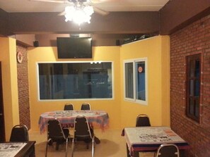 Breakfast and dinner served, Thai cuisine - Jansupar Court (Chiang Rai)