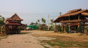 Property grounds - Heun Baan Rong Khun Resort (Chiang Rai)