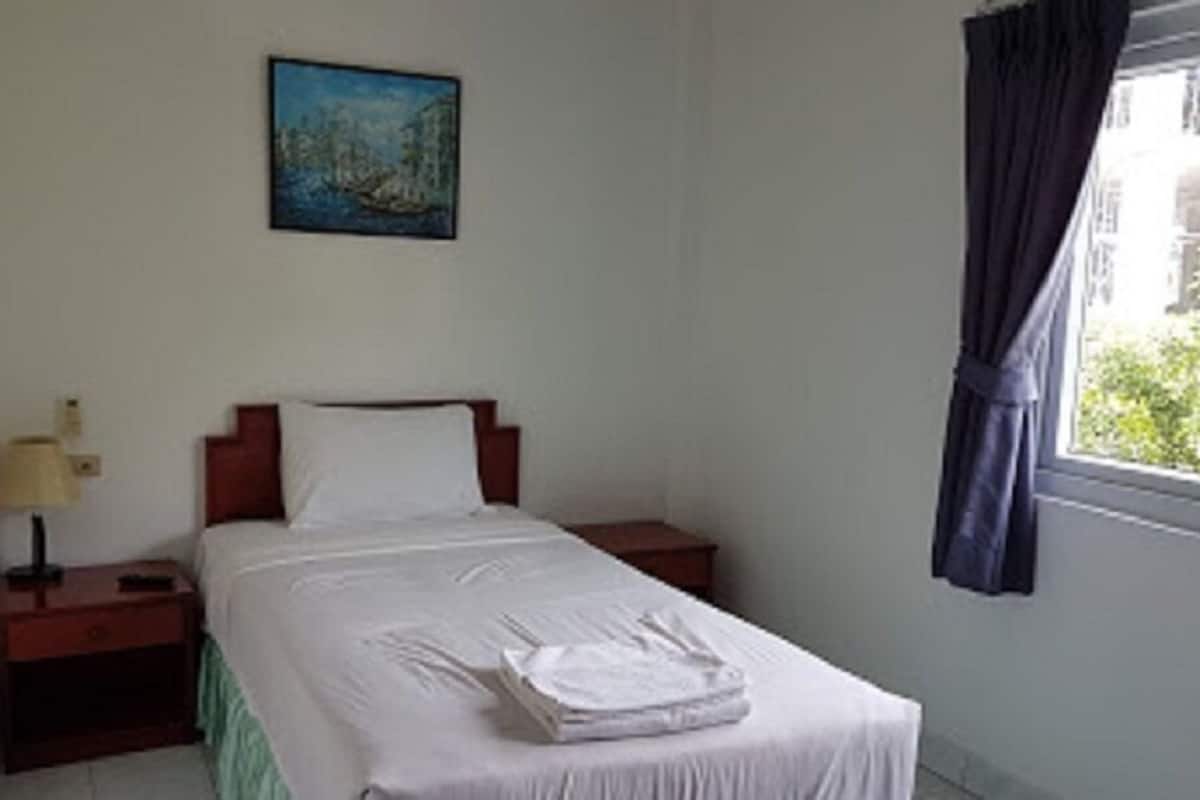 Single Room | Desk, free WiFi