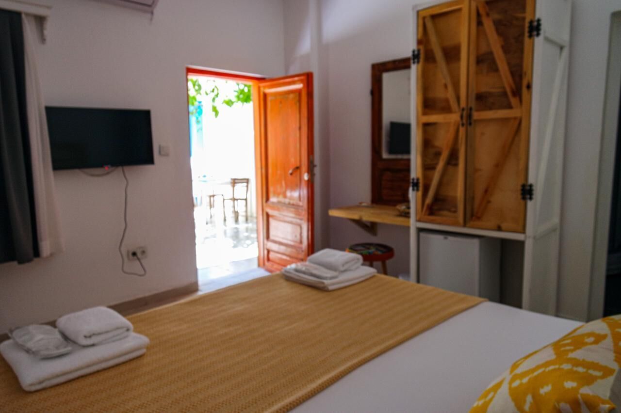 deluxe double room, 1 queen bed, garden view | premium bedding, minibar, individually decorated, individually furnished